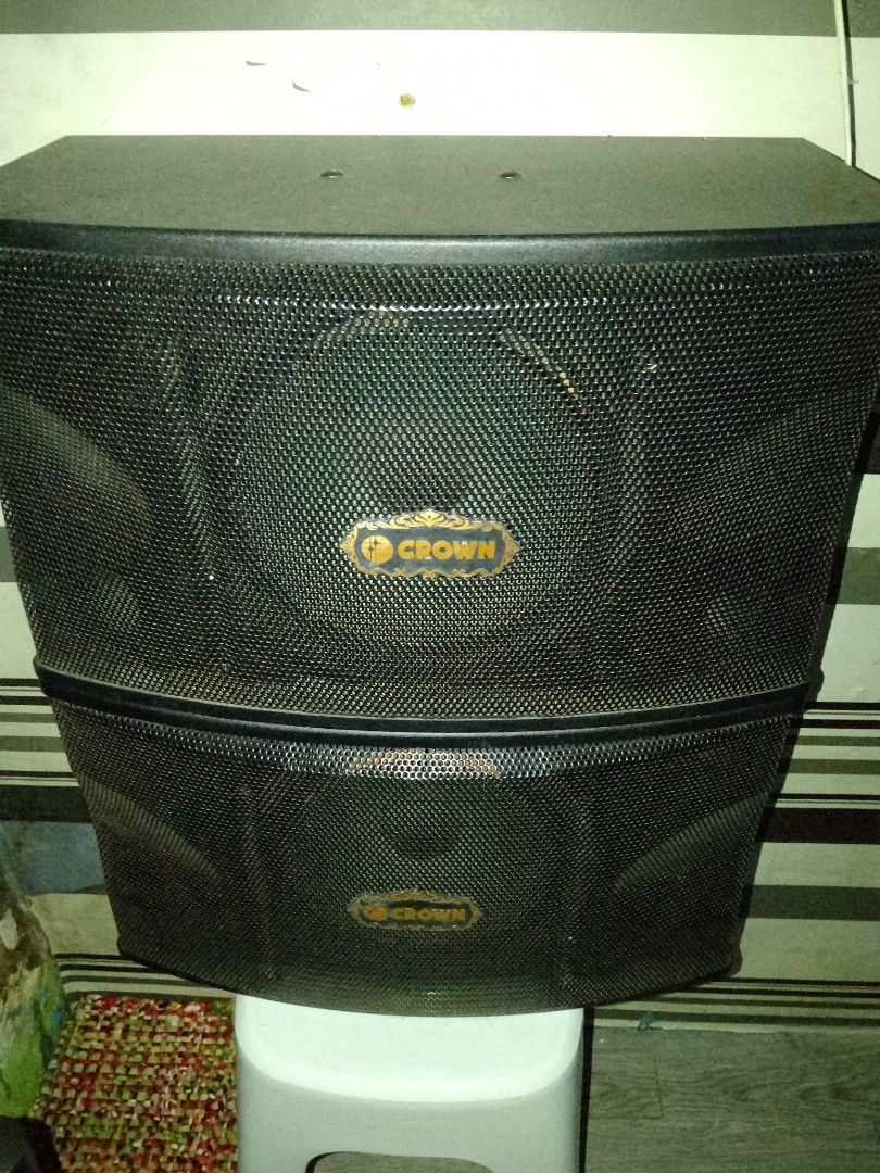 Audio set (Category: Soundbars, Speakers & Amplifiers) located in Makati City. Submitted by ronjen08 (Listing ID 1454563961, Image 2). Description: konzert amplifier and crown speakers.. amplifier sometimes grounded. 1 of the speaker is grounded also..
