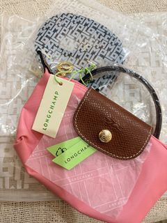 (Category: ) located in . Submitted by pumpypreloved.owl (Listing ID 1454565787, Image 1). Description: .