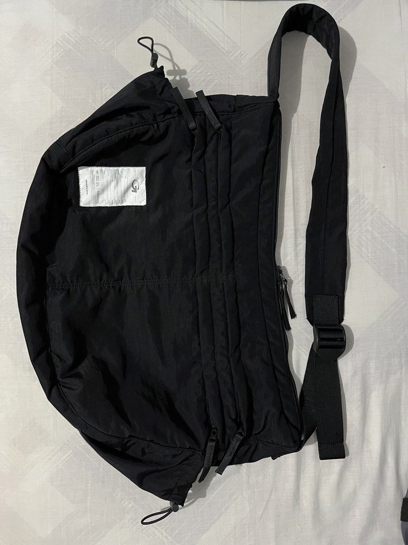 AUTHENTIC GroSport Multi Pocket Messenger Bag (Category: Cross-body Bags) located in Quezon City. Submitted by hilligna (Listing ID 1454596477, Image 3). Description: Solid Crossbody Bag in the market! Sobrang tibay na multipocket Bag Bought it in Japan Gandang Bag nito very rare! Kasyang kasya laptop and essentials niyo For school,office, gym and events! All around bag Selling it for 3900 only Negotiable for sure buyer PM sa insterested .