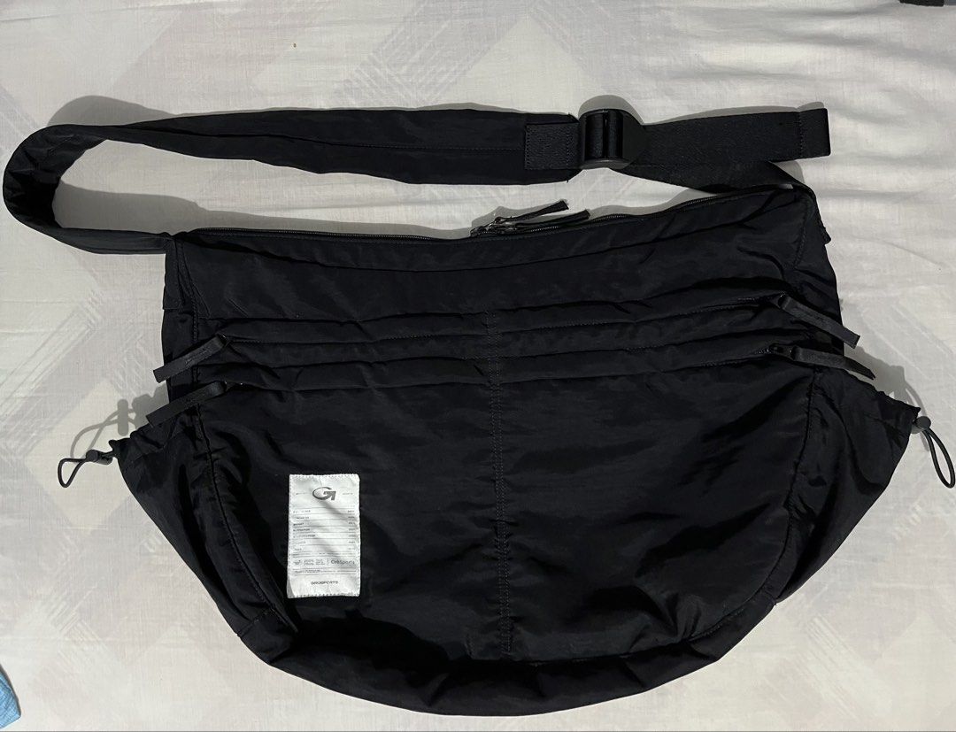 AUTHENTIC GroSport Multi Pocket Messenger Bag (Category: Cross-body Bags) located in Quezon City. Submitted by hilligna (Listing ID 1454596477, Image 1). Description: Solid Crossbody Bag in the market! Sobrang tibay na multipocket Bag Bought it in Japan Gandang Bag nito very rare! Kasyang kasya laptop and essentials niyo For school,office, gym and events! All around bag Selling it for 3900 only Negotiable for sure buyer PM sa insterested .