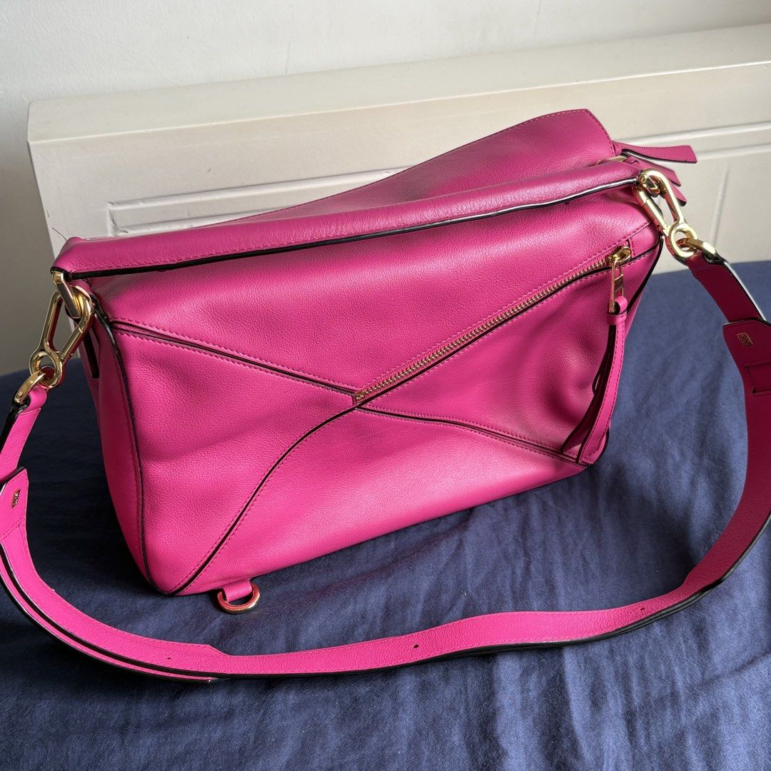 Authentic Loewe Medium Puzzle Bag (Category: Luxury Bags & Wallets) located in Manila. Submitted by snatchmybag (Listing ID 1454702662, Image 2). Description: .