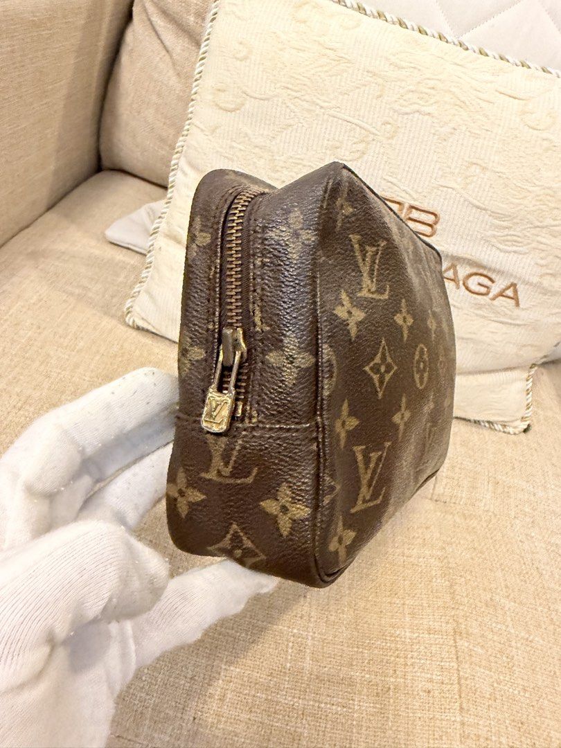 Authentic Louis Vuitton Trouse 23 (Category: Luxury Bags & Wallets) located in Quezon City. Submitted by teejaydavid26 (Listing ID 1454711087, Image 2). Description: Hi, I’m selling this Authentic Louis Vuitton Trouse 23. Maganda in and out Guaranteed authentic! Money back guarantee! Feel free to message me. Thank you.