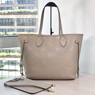 (Category: ) located in . Submitted by collynluxurybag (Listing ID 1454695586, Image 1). Description: .