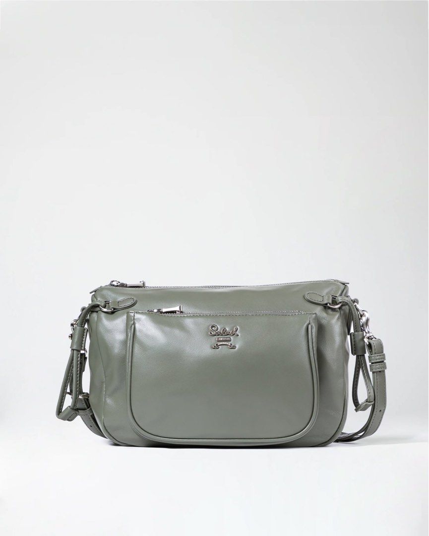 AUTHENTIC SALAD FULLNESS CROSSBODY BAG (Category: Cross-body Bags) located in Quezon City. Submitted by hilligna (Listing ID 1454592556, Image 1). Description: Salad Fullness Crossbody Bag No issue Sobrang gandang bag ng Salad! Very authentic and luxurious ang dating For school, office and special events One of may favorite bag Bought it in Japan for 16k+ Selling it for 2885 only Negotiable for sure buyer only Sobrang crossbody bag nito, multipoc