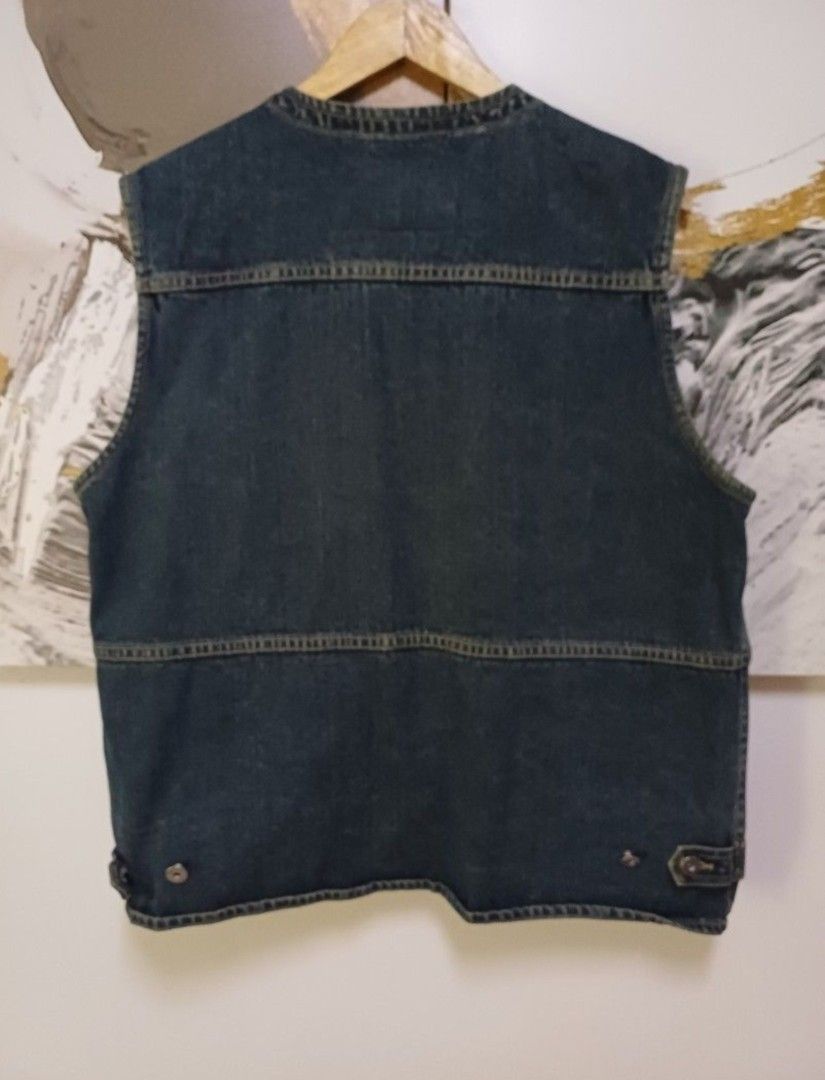 AUTHENTIC VINTAGE 90'S ZIPPO MULTIPLE POCKETS DENIM VEST (Category: Coats, Jackets and Outerwear) located in Magalang. Submitted by itskate_cc (Listing ID 1454653166, Image 3). Description: Actual size using inches Armpit to Armpit/ 22.5 Lenght/25.5 fittings is Large Excellent Condition, Issue:0 Message if you have any other question about sizing. We do shipping nation wide I'm also open for video call so that you can see the item you 're interes