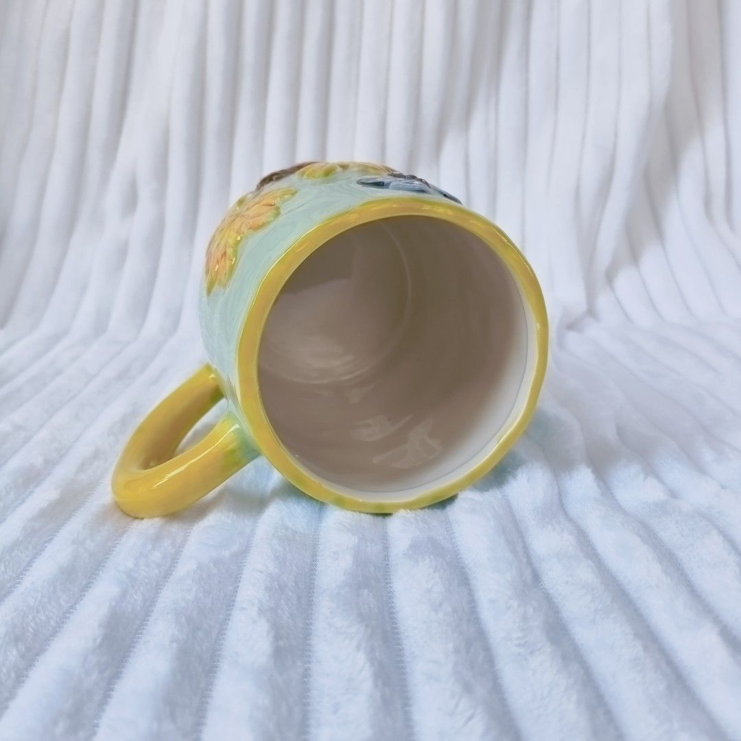 Autumn Leaves Yellow Handle Ceramic Mug (Category: Coffee & Tea Tableware) located in Bontoc. Submitted by shaneebhee (Listing ID 1447914557, Image 3). Description: Mall Pull-Out See photos for complete details, including the item's condition. .