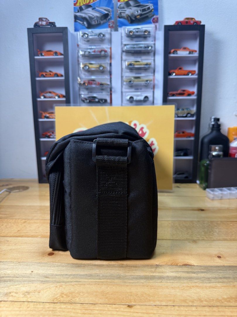 (BAG05) JVC Camera Shoulder Bag (Category: Camera Bags & Carriers) located in Makati City. Submitted by _patricks.camshot (Listing ID 1454638955, Image 2). Description: ₱250 last price Good condition for its age What you see is what you get DM if interested 😇 🙏 Grab, Lalamove, LBC COD ✔️ Online banking payment ✔️ Selling only, no trading ✖️ Loc. Makati.
