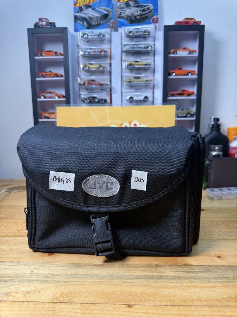 (BAG05) JVC Camera Shoulder Bag (Category: Camera Bags & Carriers) located in Makati City. Submitted by _patricks.camshot (Listing ID 1454638955, Image 1). Description: ₱250 last price Good condition for its age What you see is what you get DM if interested 😇 🙏 Grab, Lalamove, LBC COD ✔️ Online banking payment ✔️ Selling only, no trading ✖️ Loc. Makati.