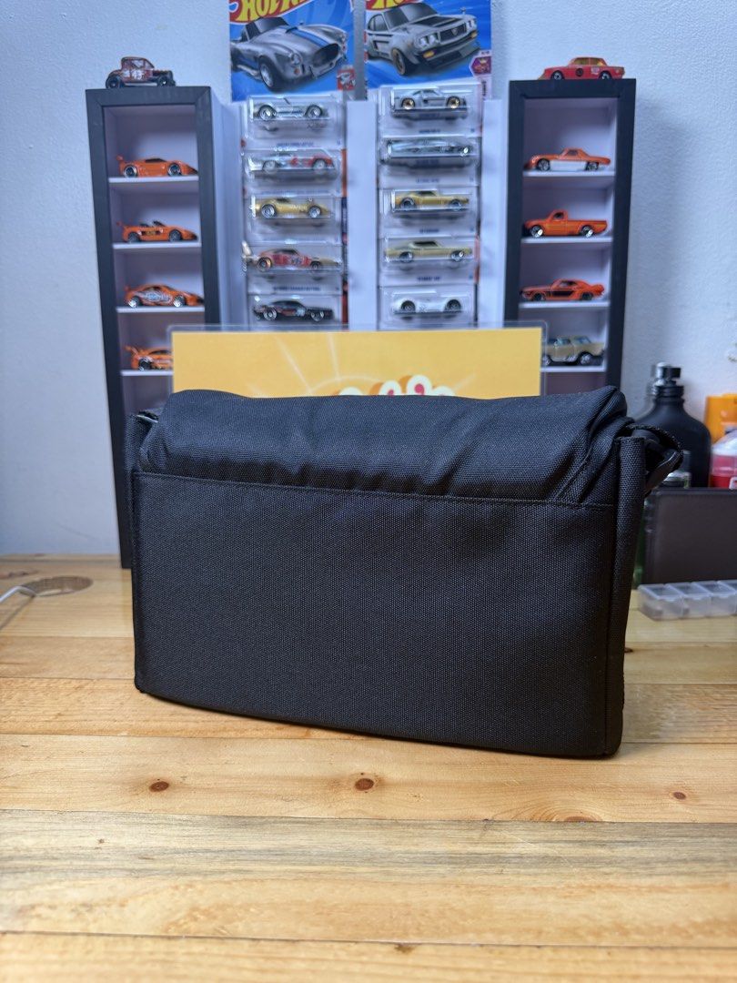 (BAG05) JVC Camera Shoulder Bag (Category: Camera Bags & Carriers) located in Makati City. Submitted by _patricks.camshot (Listing ID 1454638955, Image 3). Description: ₱250 last price Good condition for its age What you see is what you get DM if interested 😇 🙏 Grab, Lalamove, LBC COD ✔️ Online banking payment ✔️ Selling only, no trading ✖️ Loc. Makati.