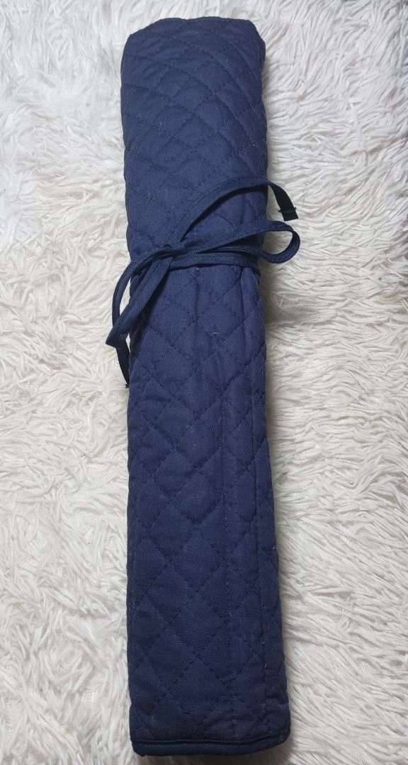 Bamboo Knitting Needles Set with Quilted Case (Category: Craft Supplies & Tools) located in San Pablo. Submitted by xamthing_cute (Listing ID 1454660270, Image 3). Description: - Set of bamboo knitting needles in various sizes - Comes with a navy blue quilted storage case that rolls up - Ideal for all your knitting and crochet projects - lighty used, but a bit old ❗❗❗AS IS manage your expectations. MOD: Flash Express only (hindi po ito same day d