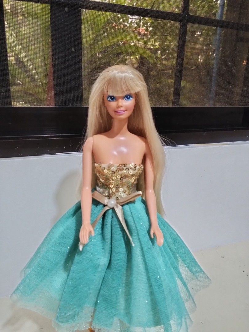 Barbie Doll in Sparkly Gown (Category: Kids Toys) located in Bugasong. Submitted by sofiewaffle (Listing ID 1454751143, Image 1). Description: - Long blonde hair Vintage Barbie doll - Sparkly gold top - Beautiful teal tulle skirt with glitter details - Ribbon and pearl accent at the waist - Ideal for collectors or playtime -no flaws -rubber legs.