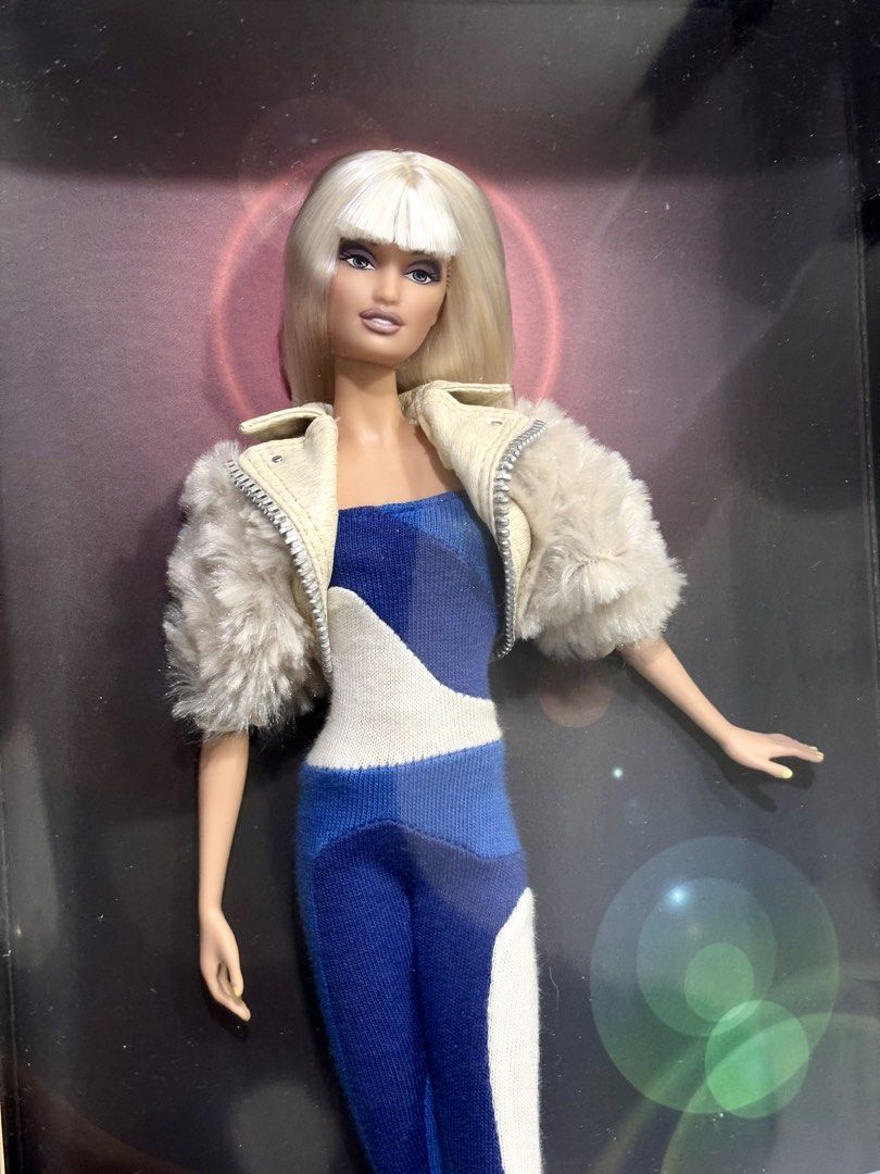 BARBIE VERSUS FOR SALE / SWAP (Category: Kids Toys) located in Rodriguez. Submitted by michaelstyles (Listing ID 1454736209, Image 2). Description: For sale or SWAP 🚨 Barbie Versace-VERSUS (message your offer) ** This Barbie doll has never been removed from the box * There is a sign of usage .