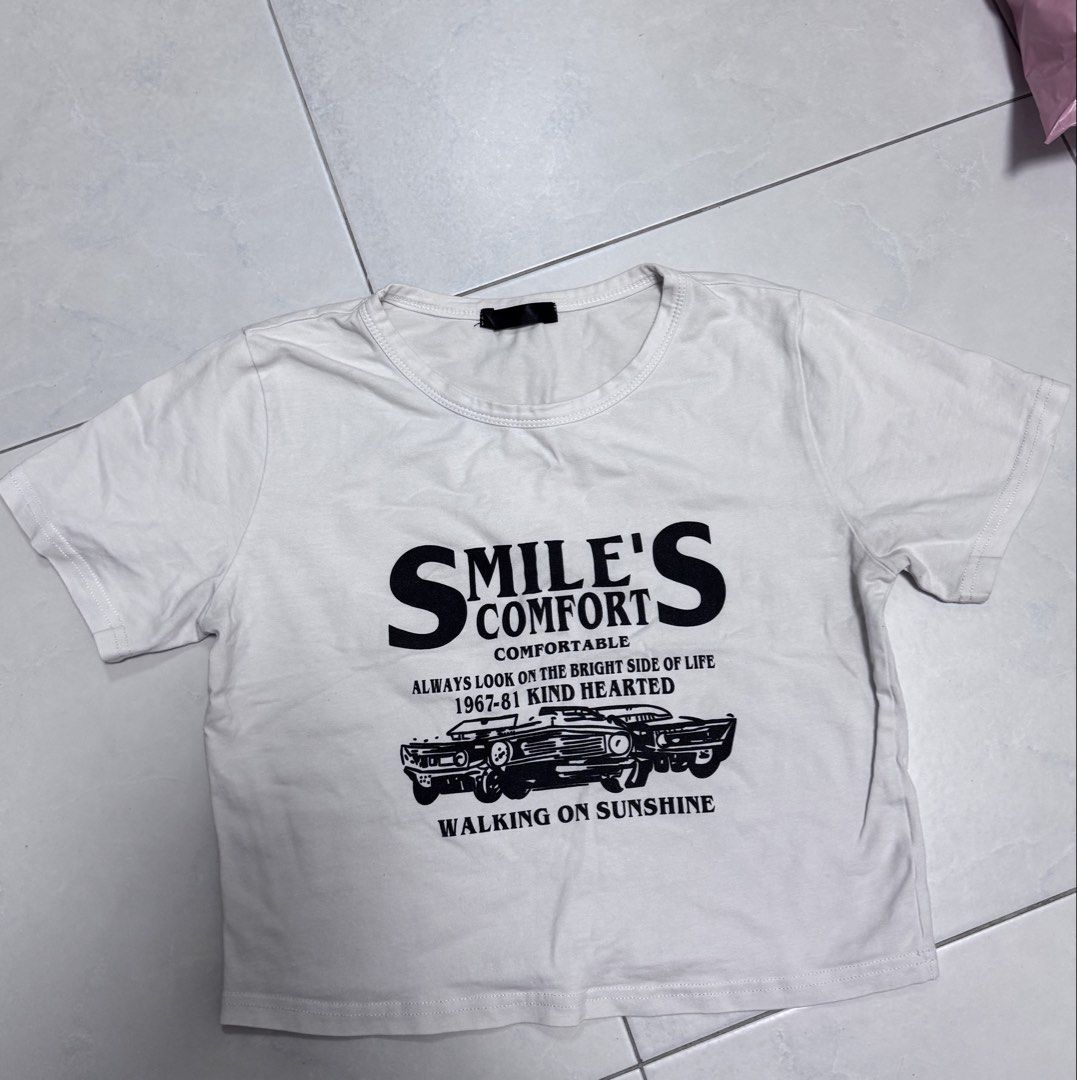 Basic Crop tops (Category: Shirts) located in Singapore. Submitted by en_rui (Listing ID 1454737360, Image 2). Description: Can fit M-L 1 for $5 3 for $12.