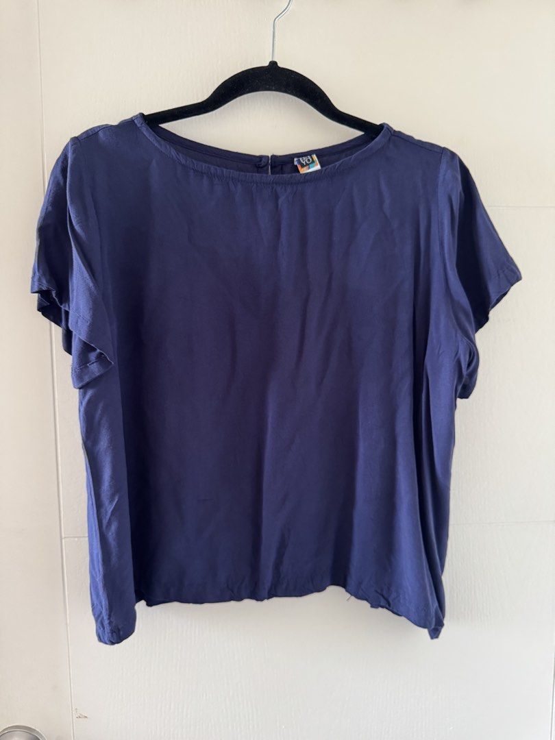 BAYO Navy Blue Short Sleeve Top (Category: Blouses) located in Quezon City. Submitted by mikarchives (Listing ID 1454652605, Image 1). Description: - BAYO navy blue top - Short sleeves with round neckline and keyhole closure at the back - Fits XS to Medium.