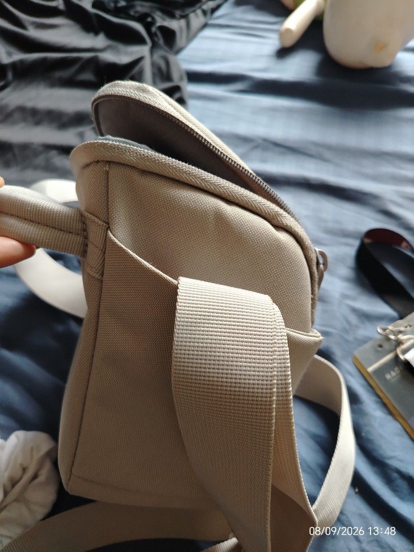 Beige Crossbody Bag with Adjustable Strap (Category: Camera Bags & Carriers) located in Quezon City. Submitted by wisephoenix_00ffcd (Listing ID 1454621535, Image 1). Description: - Simple beige crossbody bag - Zippered main compartment for security - Adjustable strap for a comfortable fit - Ideal for everyday use - Easily carry your essentials.
