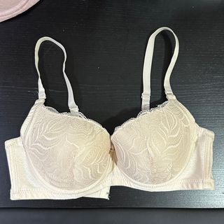 (Category: ) located in . Submitted by h_wardrobe_ (Listing ID 1454703652, Image 1). Description: .