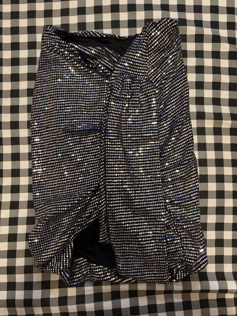 Bershka Special Edition Sequin Wrap Mini Skirt (Category: Skirts) located in Makati City. Submitted by bootique (Listing ID 1454643533, Image 2). Description: .