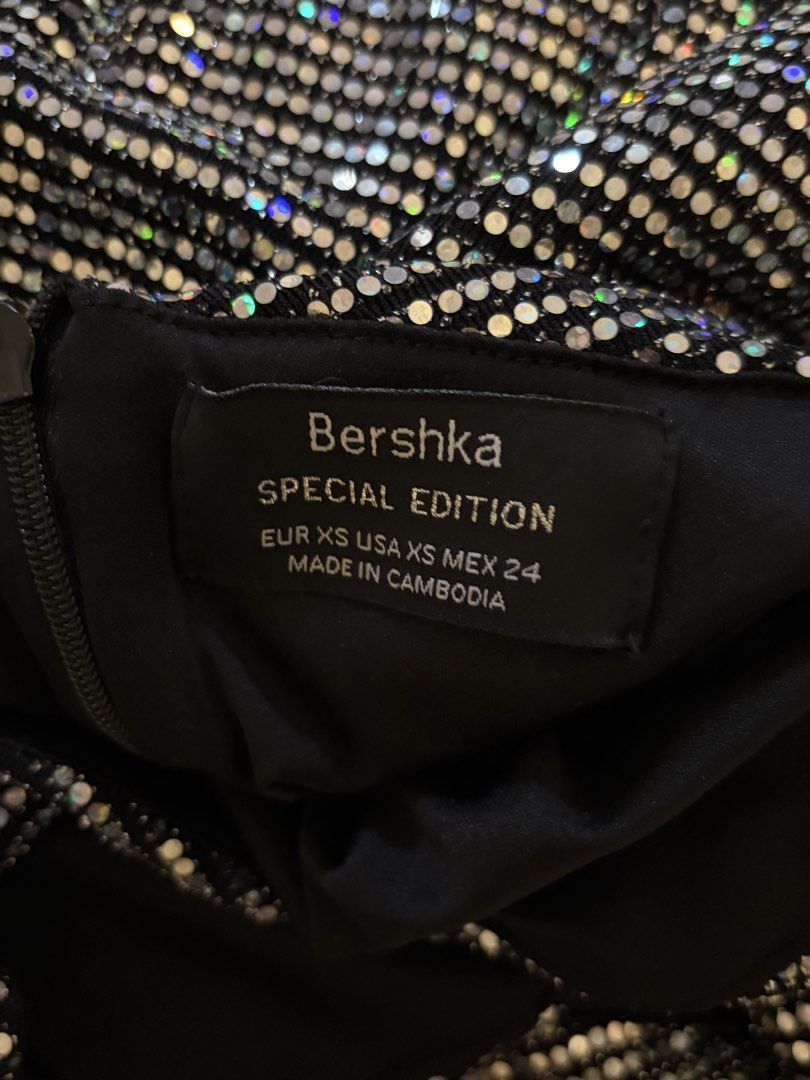 Bershka Special Edition Sequin Wrap Mini Skirt (Category: Skirts) located in Makati City. Submitted by bootique (Listing ID 1454643533, Image 3). Description: .