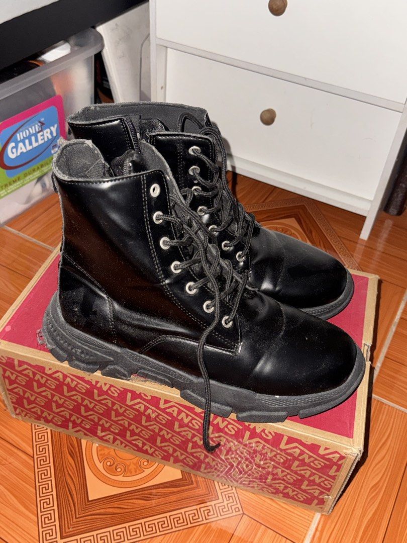 Black Lace-Up Combat Boots (Category: Boots) located in Manila. Submitted by jimbolimbi (Listing ID 1454621423, Image 2). Description: Chunky Boots from Oxygen 🖤 Brand: Oxygen Color: Black Size: US 9.5 mens Condition: 9.7/10 -Only used once for an event. -Good for cosplay! -With box included! RFS: Letting go of my personal shoe collection for urgent funds. 💰 ₱500 📍 Pasay City.