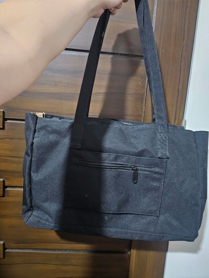 Black Murioki Laptop / Shoulder Bag (Category: Luxury Bags & Wallets) located in Manila. Submitted by sgarcia (Listing ID 1454655859, Image 2). Description: Black Murioki Mystery Bag Fits 15.6in laptop Rarely used ❌️ COD 📍 manila.