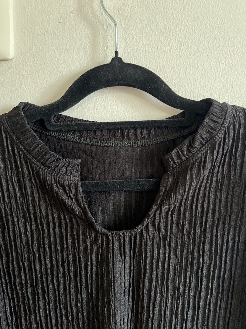 Black Pleated Top (Category: Blouses) located in Muntinlupa City. Submitted by lovedbysabel (Listing ID 1454624720, Image 3). Description: Bought during my Vietnam trip. A staple piece for your wardrobe! Has a flowy cut on the shoulders, making it comfy to wear while still looking put-together! .