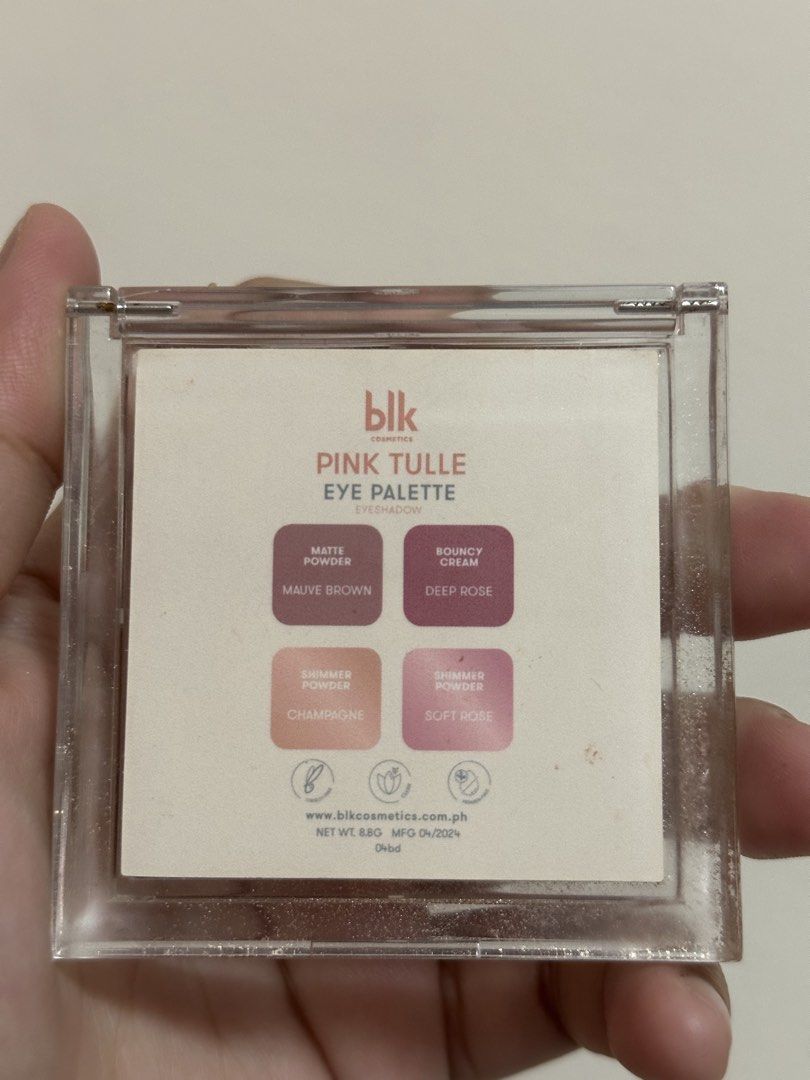 blk eyeshadow palette & careline blush (Category: Makeup) located in Paranaque City. Submitted by cinnamorlee (Listing ID 1454572606, Image 2). Description: - blk eyeshadow (pink tulle): used twice - careline blush (red velvet): used once selling both for ₱200! courier: gogoxpress MOP: bank transfer & gcash .