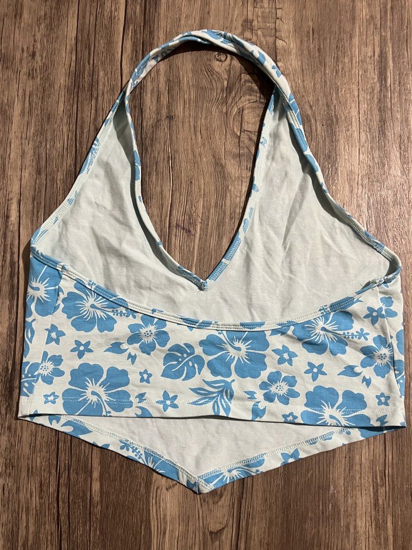 Blue Floral Halter Crop Top (Category: Sleeveless) located in Makati City. Submitted by nat____ (Listing ID 1454595355, Image 2). Description: - Ideal for summer or beach vacations - rfs: too big - NEVER WORN.