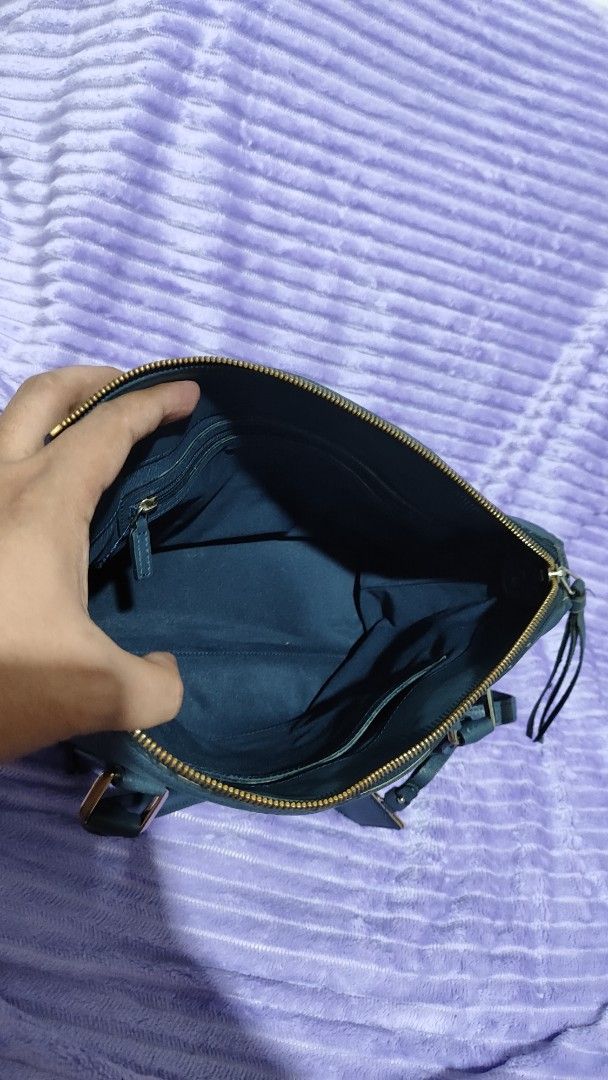 Blue Leather Handbag with Shoulder Strap (Category: Shoulder Bags) located in Manila. Submitted by thecalvinedit (Listing ID 1454748279, Image 2). Description: - Chic blue leather handbag - Features a comfortable top handle - Includes a detachable shoulder strap for versatile wear - Organized interior with multiple compartments - Proudly made in Korea - Please note: Minor wear on handles and corners, as shown in photos..