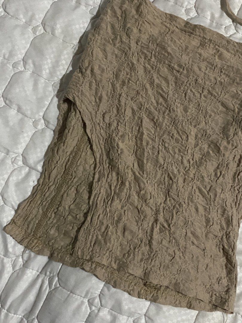 Brown y2k Self Tie Tube Top (Category: Others Tops) located in Manila. Submitted by dear_soleil (Listing ID 1454705285, Image 2). Description: size small 📍10% off if you follow my instagram account on the last slide 🤍, just sent me a screenshot. .