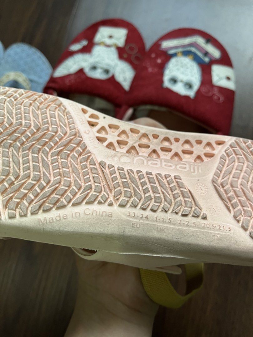 Bundle take all slippers H&m decathlon krooberg (Category: Babies & Kids Fashion) located in Valenzuela. Submitted by musearchive (Listing ID 1454721127, Image 3). Description: H&m - size 32-33 Krooberg blue - size 35 Decathlon pink - 33-34 Take all As is Nalinis pero di matnggal yung matagal na dumi .