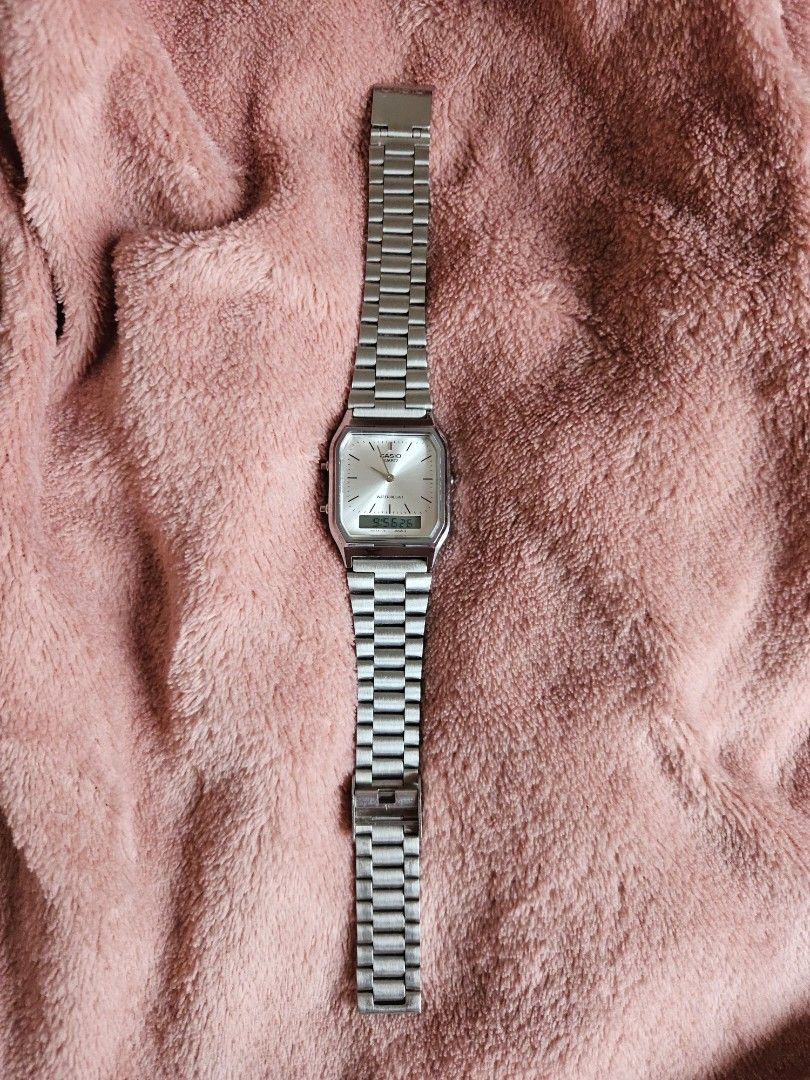 Casio Quartz Watch Silver Metal Band (Category: Women's Watches) located in Caloocan City. Submitted by watcher101019 (Listing ID 1454618141, Image 3). Description: - Classic Casio watch - Silver metal band - Analog display with small digital screen - Water resistant - Comes with Casio box - Ideal for everyday wear or as a gift.