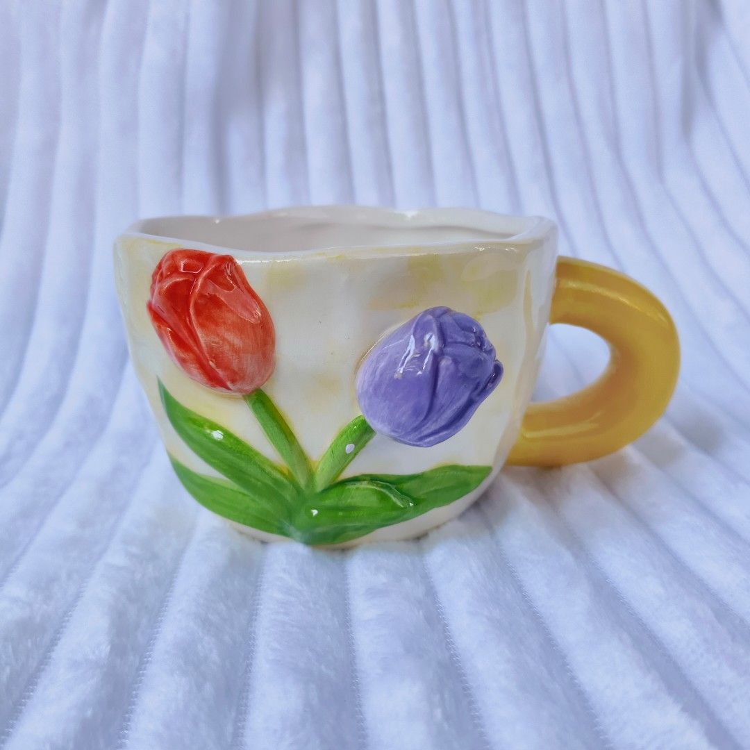 Ceramic Tulip Mug (Category: Coffee & Tea Tableware) located in Bontoc. Submitted by shaneebhee (Listing ID 1447720074, Image 1). Description: Tiny paint chips (see photos).