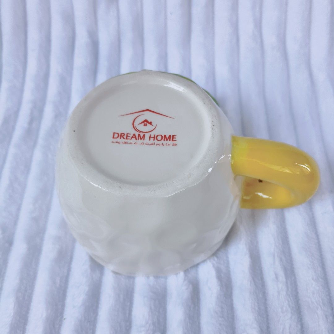 Ceramic Tulip Mug (Category: Coffee & Tea Tableware) located in Bontoc. Submitted by shaneebhee (Listing ID 1447720074, Image 3). Description: Tiny paint chips (see photos).