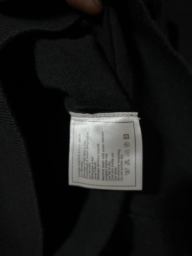 Chanel (Category: Coats, Jackets and Outerwear) located in Binmaley. Submitted by jayvecatalan21 (Listing ID 1454590935, Image 3). Description: - 18-19 x 25 -Excellent Condition.