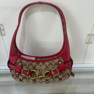 (Category: ) located in . Submitted by fashion.luxe (Listing ID 1454615427, Image 1). Description: .