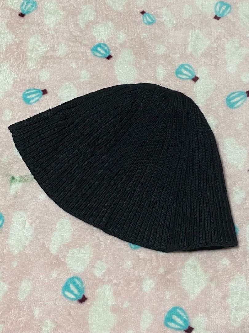 COS Ribbed Knitted Bucket Hat (Category: Hats & Beanies) located in Taytay. Submitted by fromdoolig (Listing ID 1454740202, Image 3). Description: COS Ribbed Knitted Bucket Hat New Condition Color: Black No Issue Price: 580+SF Mode of Payment: Gcash/Unionbank only [Payment First] Courier Service: JNT only [No Cop/d] Lalamove: Customer shall shoulder all fees.