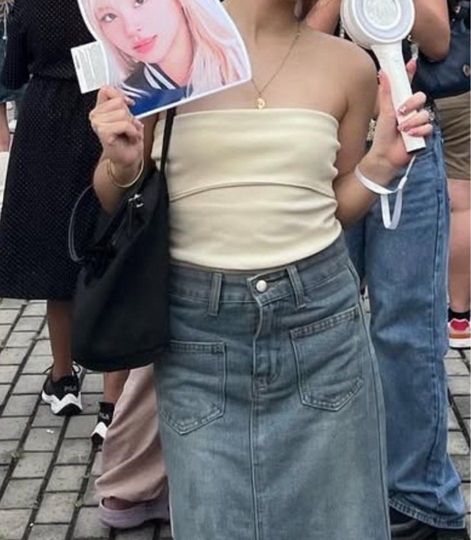 cream kendall tube top (Category: Sleeveless) located in Manila. Submitted by wear___lila (Listing ID 1454633023, Image 2). Description: fits s-m (vv stretchy).