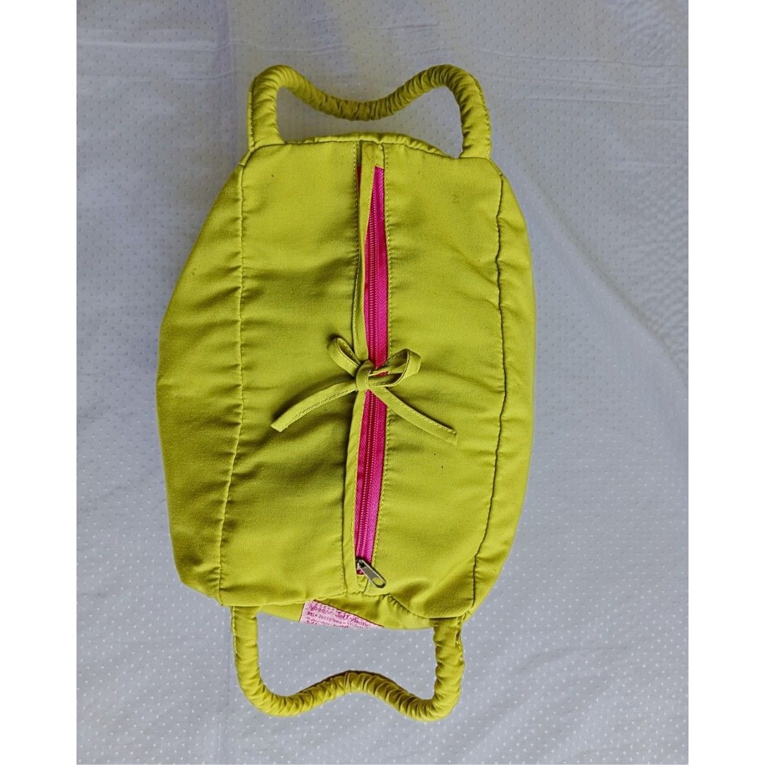 Cute Lime Green Hand Bag (Category: Tote Bags) located in Cavite. Submitted by home_of_folds (Listing ID 1454510864, Image 1). Description: Cute Lime Green Hand Bag This cutesy handbag features a really nice lime green color, unique round shape, extra outer strings for added security, fully lined, 1 main compartment with 1 outer pocket and 2 inner pockets. Also, love the hyper contrasting pink zip! *Free polka bag if you buy this green bag Condit