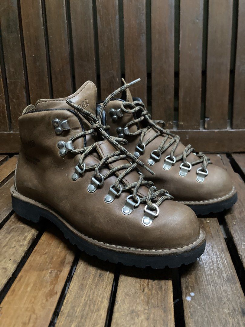 Danner Mountain Light Boots (Category: Boots) located in Quezon City. Submitted by janisu0303 (Listing ID 1454741595, Image 2). Description: Danner Mountain Light Timber Size 6EE runs big Fit sa 8usmen 9500 pesos Fairview area meetups Fairview regalado Or shipping Alden Redwing Iron Ranger Trickers.