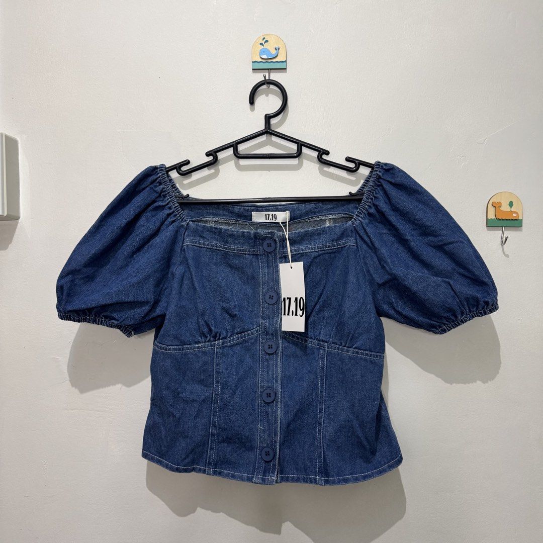 Denim crop top (Category: Blouses) located in Malabon City. Submitted by shnit (Listing ID 1454650169, Image 1). Description: Brand new denim croptop M-L frame P99 only 📍Malabon city Lalamove / JNT is ok ✅.
