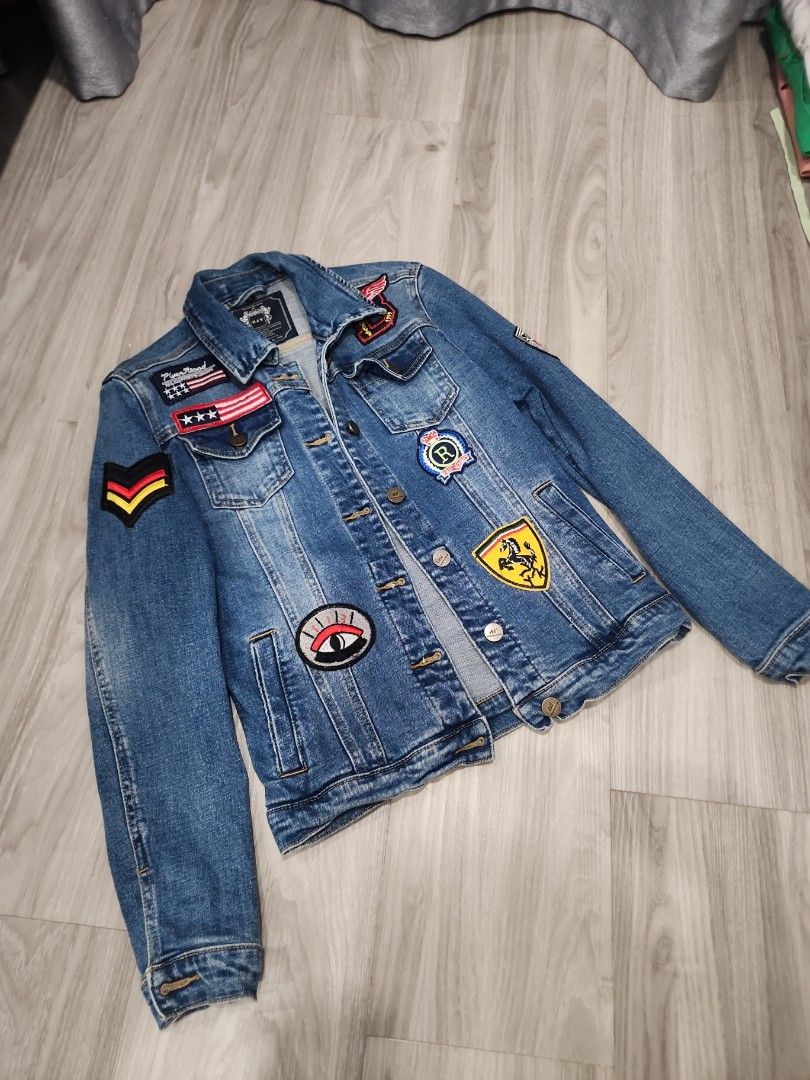 Denim patchwork jacket (Category: Coats, Jackets and Outerwear) located in Singapore. Submitted by elyssesss (Listing ID 1454707768, Image 1). Description: Worn once in excellent condition. Bought from taobao $30++. Im usual love bonito xs-S. Paynow only, top up 2.00 for tracked mailing. No nego no trade no meetup no rlp. .