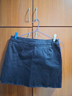 (Category: ) located in . Submitted by shopmywardrob.e (Listing ID 1454702218, Image 1). Description: .