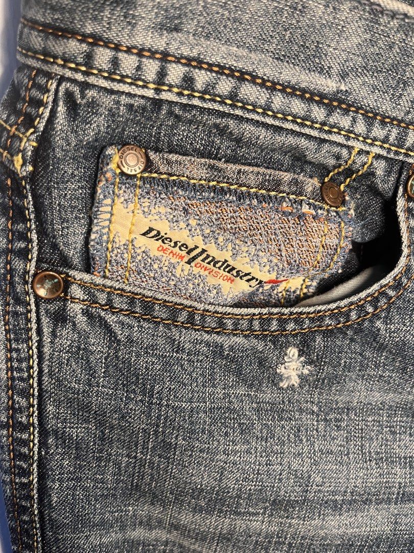 Diesel Industry Denim Division Jeans (Category: Jeans) located in Las Pinas. Submitted by ssaii_ (Listing ID 1454613354, Image 2). Description: - Authentic Diesel Bootcut Jeans - Size: 24 - Made in Italy - Classic blue denim with a slightly distressed finish - Button fly closure - Ideal for everyday wear - Feel free to ask questions! Dimes 28-30in Waist 40in Lenght 8in Front rise 10.5in Back rise 32in Inseam.