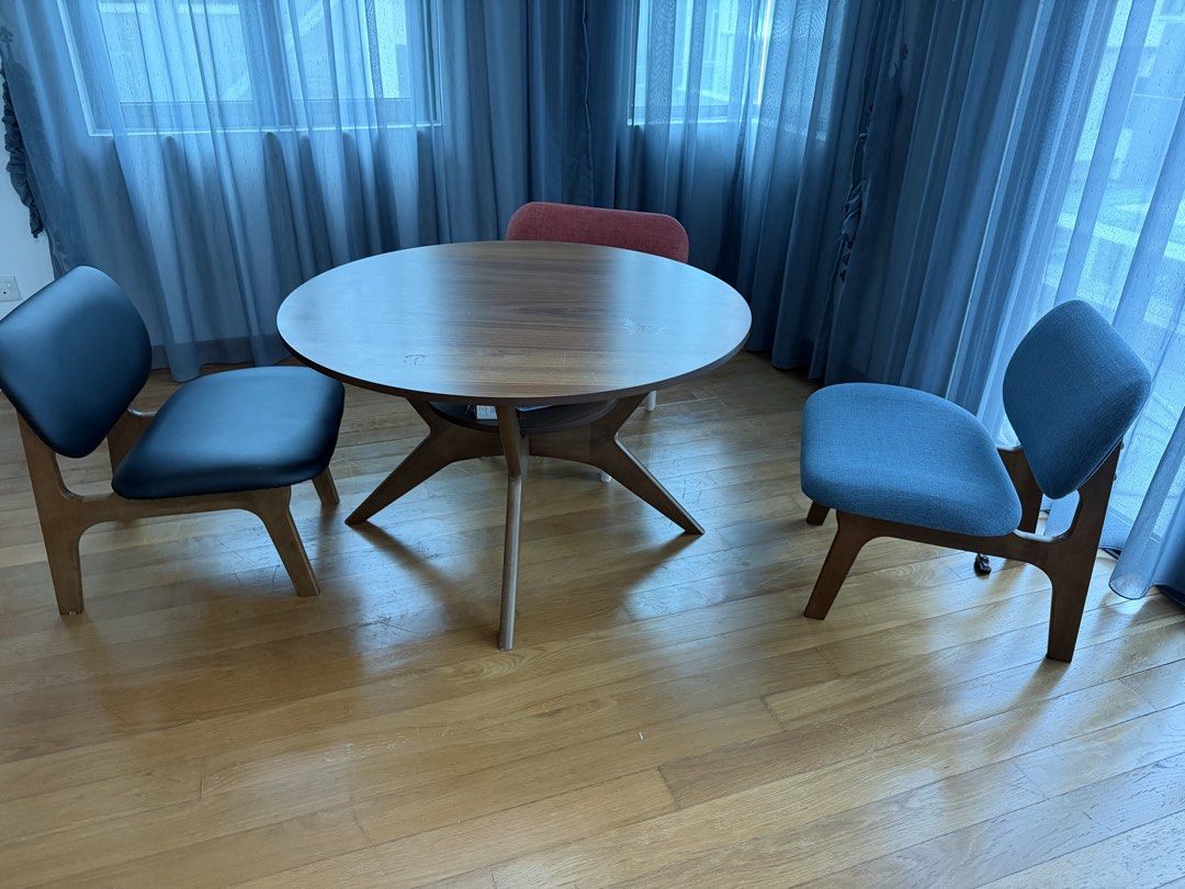 Dining table coffee table (Category: Tables & Sets) located in Kuala Lumpur. Submitted by trueshark-f545c0 (Listing ID 1454618508, Image 3). Description: - Round wooden dining table - Unique, sculptural base - Seats 4 people comfortably - Ideal for small dining areas or breakfast nooks - Visible wood grain on tabletop - Chairs are not included.