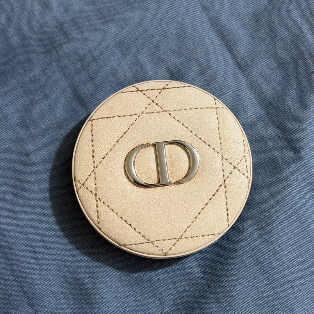 Dior Forever Natural Bronze 01 Fair Bronze (Category: Makeup) located in Caloocan City. Submitted by declutterbyb (Listing ID 1454690260, Image 1). Description: rfs not my shade.
