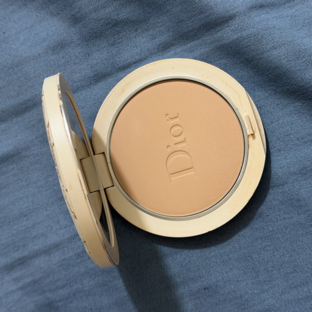 Dior Forever Natural Bronze 01 Fair Bronze (Category: Makeup) located in Caloocan City. Submitted by declutterbyb (Listing ID 1454690260, Image 3). Description: rfs not my shade.