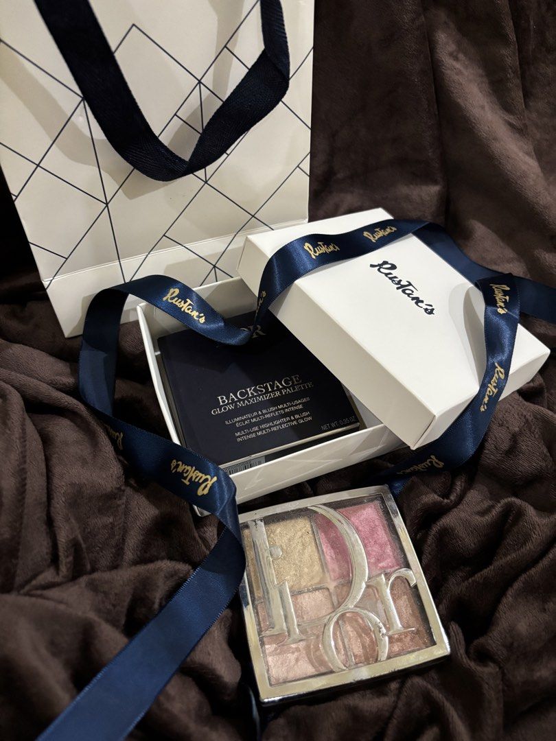 Dior glow maximizer palette (highlighter) (Category: Makeup) located in San Juan City. Submitted by liaa.ya (Listing ID 1454729680, Image 3). Description: see last 2slides for issues. still comes with box :,>> •lock closure •almost hitting the pan •well used.