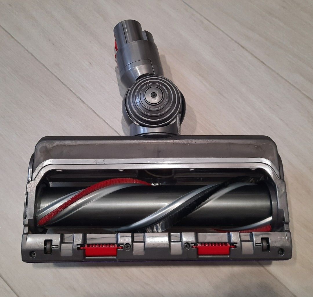 Dyson V11 Absolute High Torque 高扭矩吸頭 （分類：吸塵機 ＆ 家居清潔電器）位於 Hong Kong。 由 kenken1020 提交（商品編號 1454655977，圖片 2）。簡介： 原本 Dyson V11 吸塵機用 適用於地毯同硬地板 已清洗 刷毛乾淨 運作正常 如圖。
