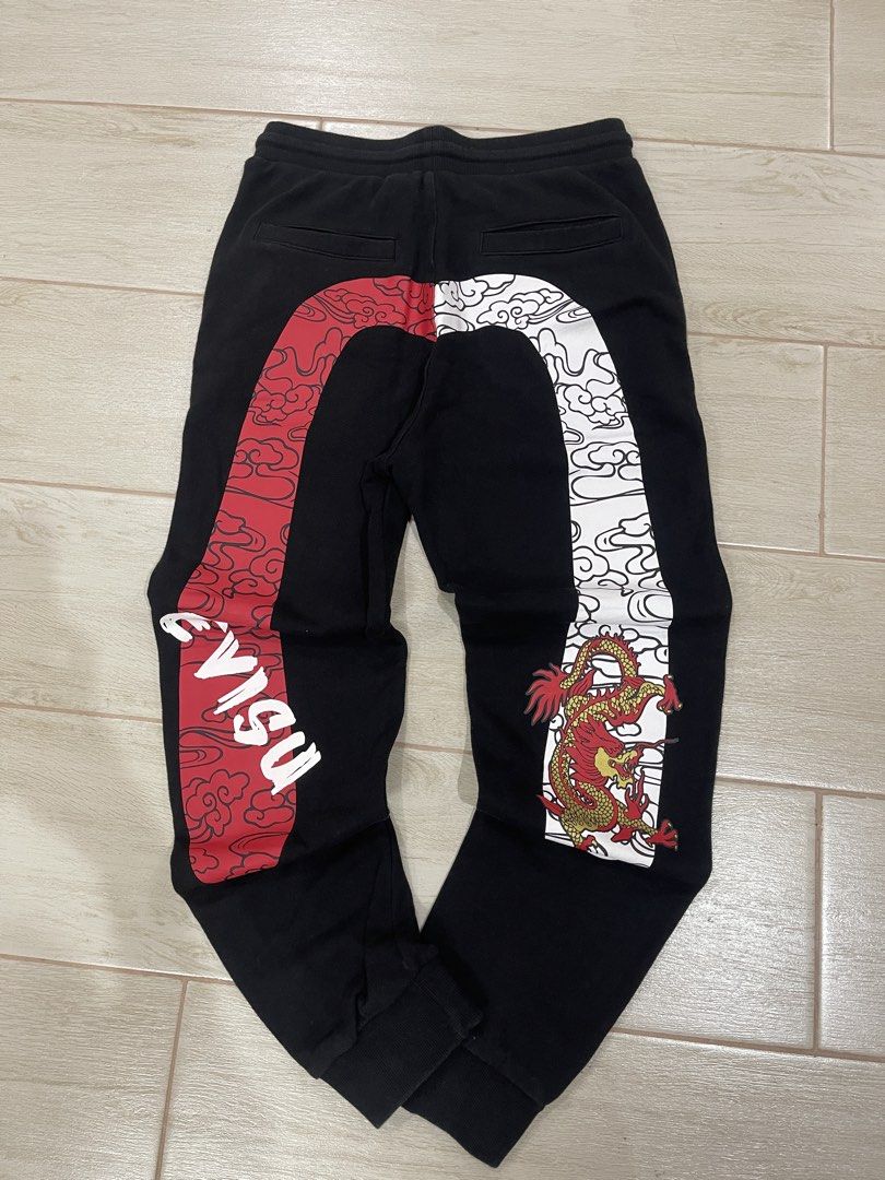 Evisu Black Premium Quality Dragon Joggers Pants (Category: Joggers) located in San Fernando. Submitted by duhrnig (Listing ID 1454707678, Image 1). Description: Measurements: • Waist: 30-36 in (gartered) • Length: 40 in • Thigh: 10 in • Leg Opening / Hem: 5 in (cuffed) Condition: Pre-loved but clean. Print is solid. No major flaws, just a bit faded. Authentic EVISU Clean Daicock dragon print Gartered waist, cuffed hem Price: 600 PHP + SF.