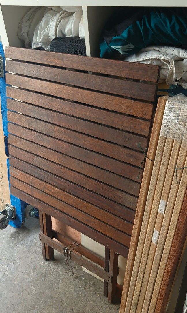Foldable table (Category: Tables & Sets) located in Singapore. Submitted by hongyangsg (Listing ID 1454610187, Image 2). Description: .